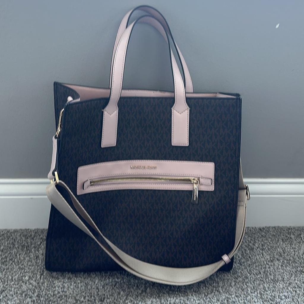 Michael Kors Satchel Purse! Like New, Only Carried A Few Times!